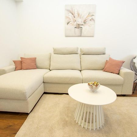 Apartman Valentina - Self Check In And Check Out โอโทชาส ภายนอก รูปภาพ