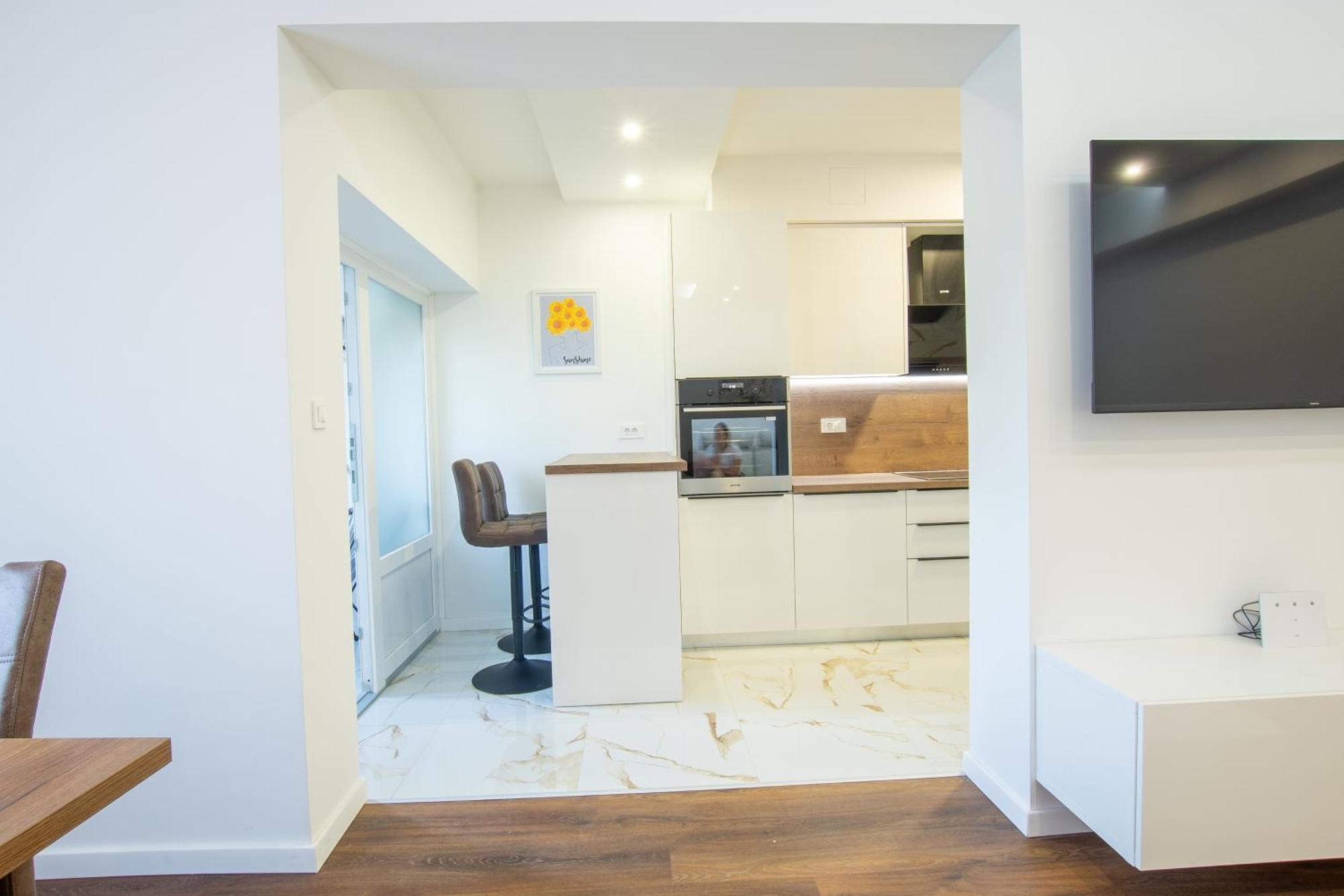 Apartman Valentina - Self Check In And Check Out โอโทชาส ภายนอก รูปภาพ