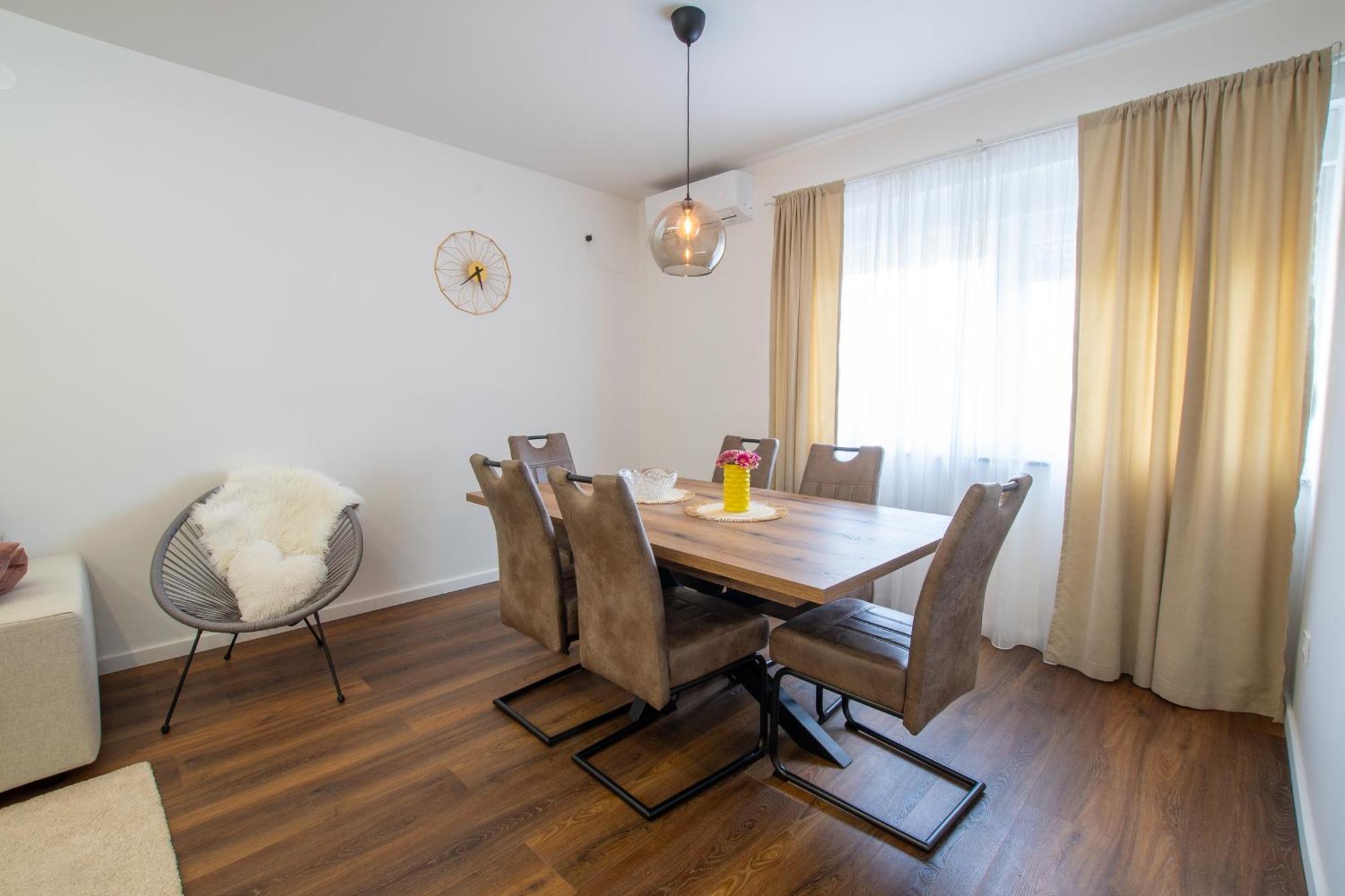 Apartman Valentina - Self Check In And Check Out โอโทชาส ภายนอก รูปภาพ
