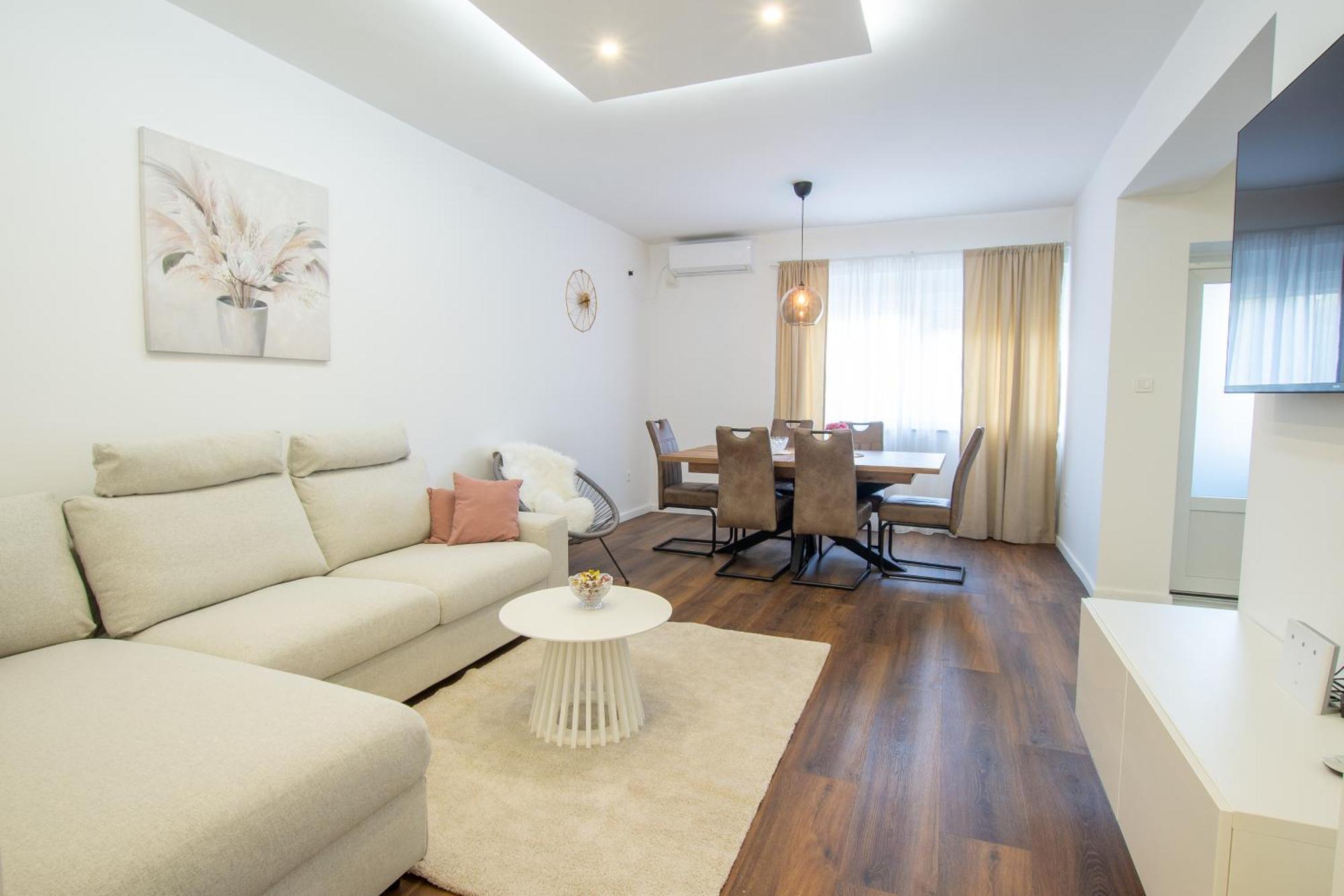 Apartman Valentina - Self Check In And Check Out โอโทชาส ภายนอก รูปภาพ