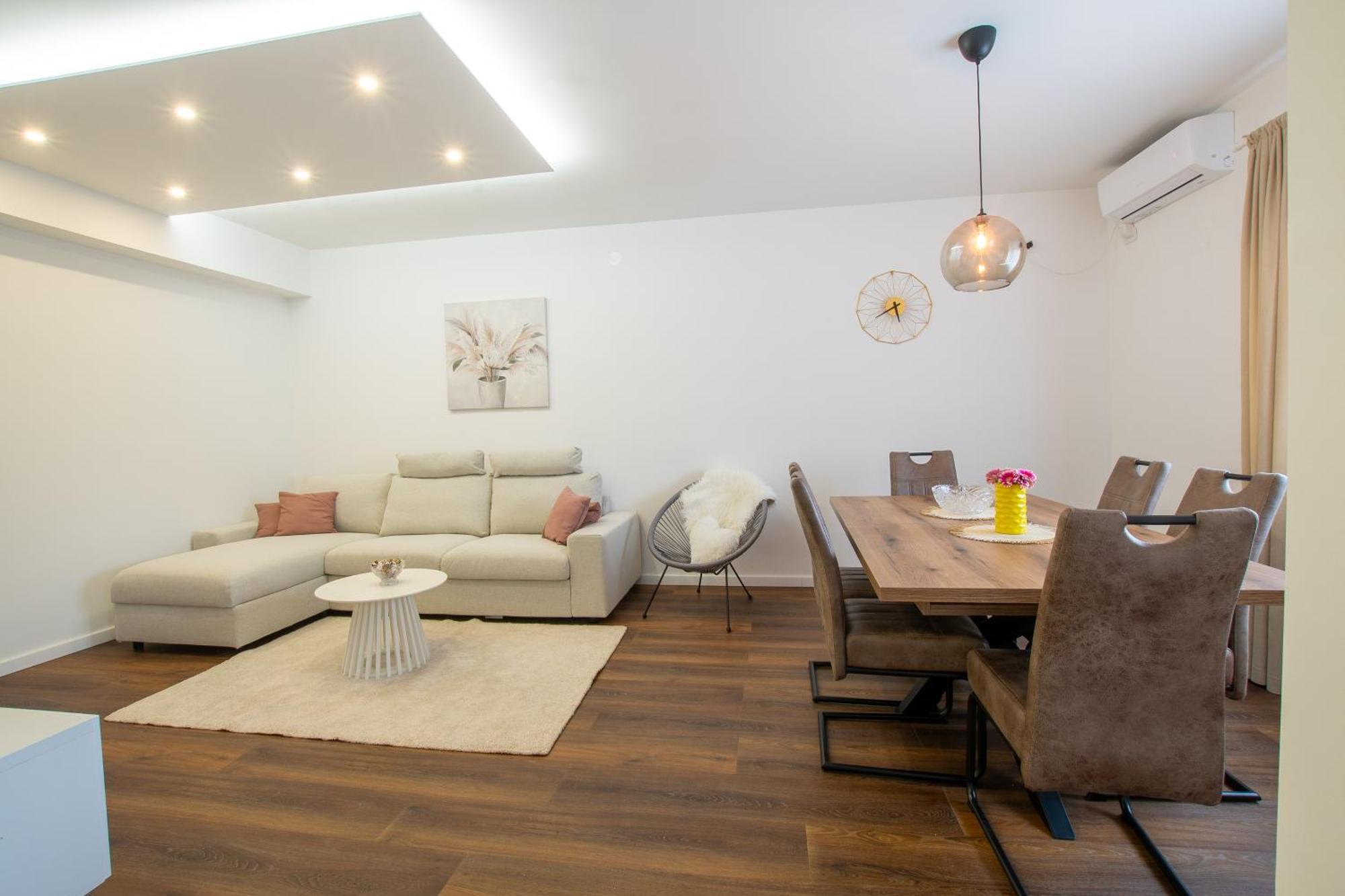 Apartman Valentina - Self Check In And Check Out โอโทชาส ภายนอก รูปภาพ