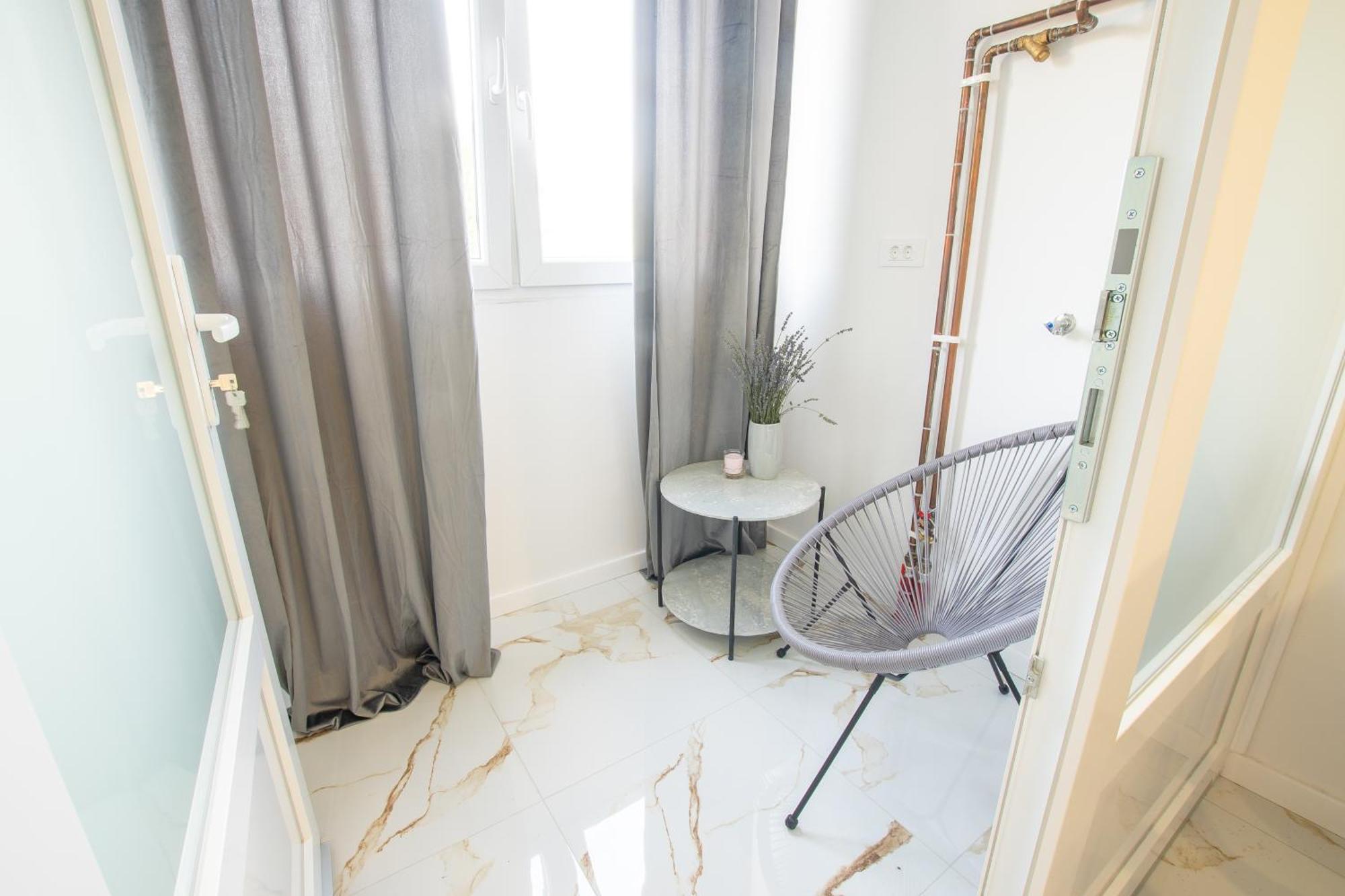 Apartman Valentina - Self Check In And Check Out โอโทชาส ภายนอก รูปภาพ